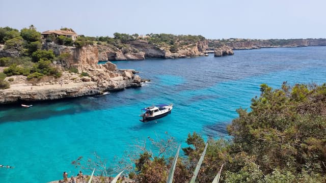  Cala-Ratjada-Downtown_2022-07-10_e1f2